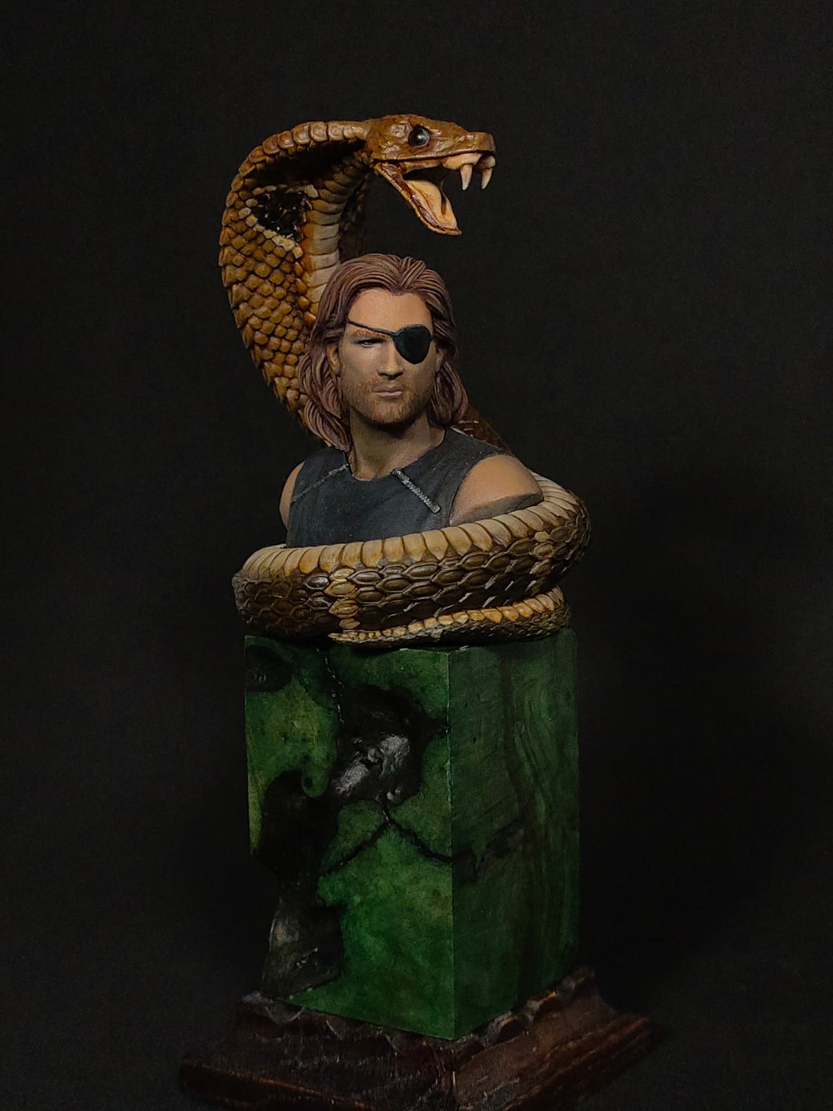 Painting Snake Plissken from Attaboi Miniatures by Davide